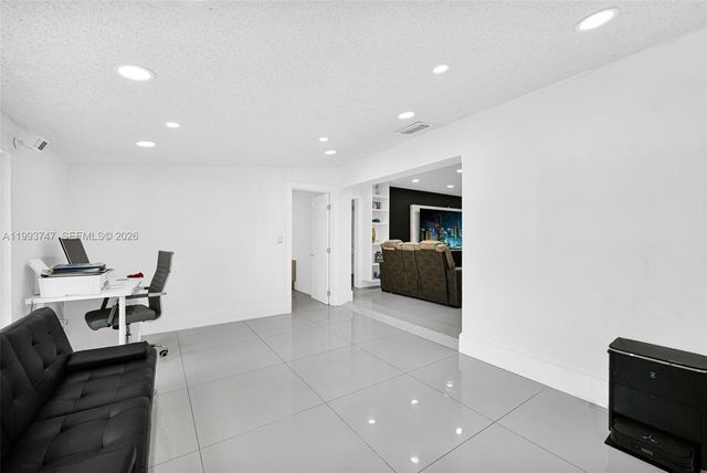 6190 W 14th Ave, Hialeah, FL 33012