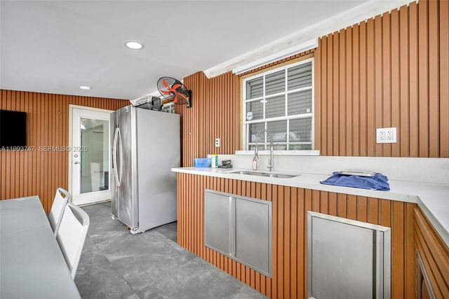 6190 W 14th Ave, Hialeah, FL 33012