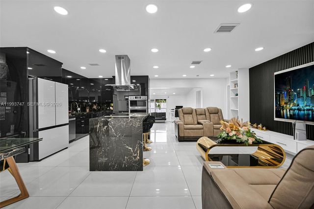 6190 W 14th Ave, Hialeah, FL 33012