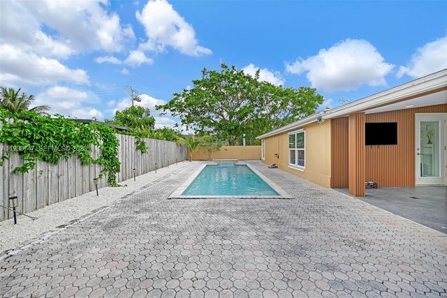 6190 W 14th Ave, Hialeah, FL 33012