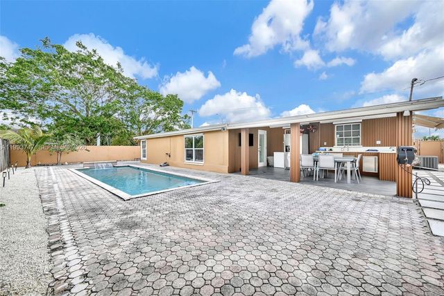 6190 W 14th Ave, Hialeah, FL 33012