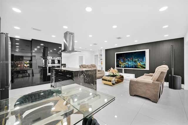 6190 W 14th Ave, Hialeah, FL 33012