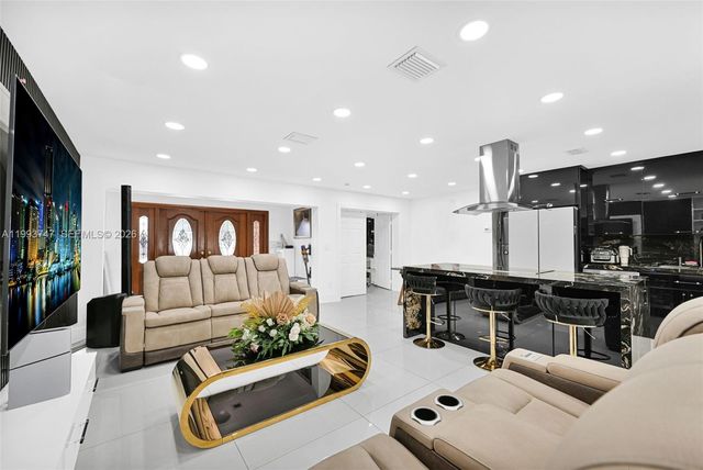 6190 W 14th Ave, Hialeah, FL 33012