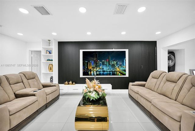 6190 W 14th Ave, Hialeah, FL 33012