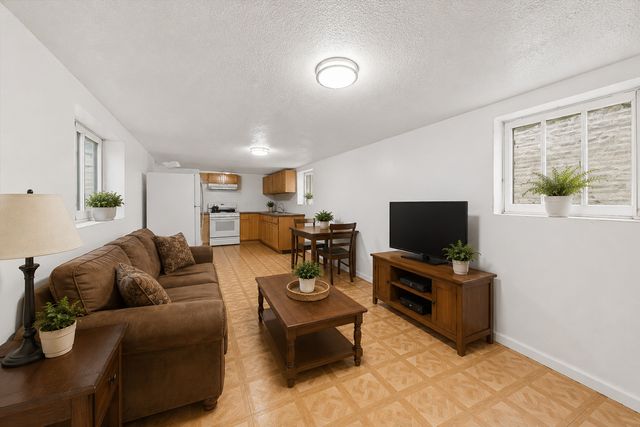 6325 S Francisco Avenue, Chicago, IL 60629
