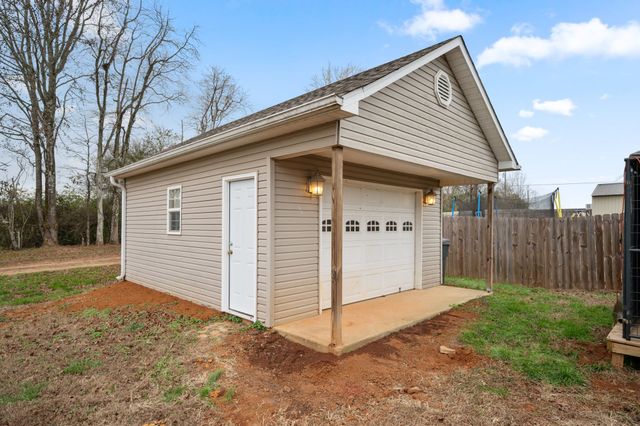 7 Merideth Lynn Rd, Fayetteville, TN 37334