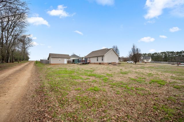 7 Merideth Lynn Rd, Fayetteville, TN 37334