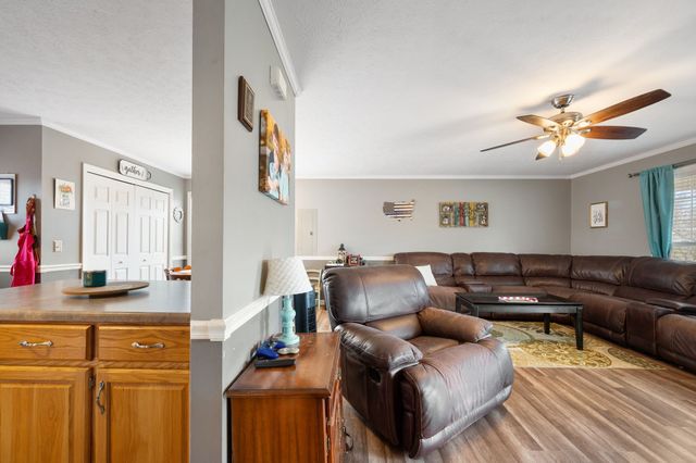 7 Merideth Lynn Rd, Fayetteville, TN 37334