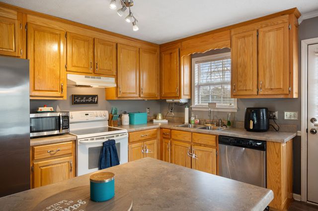 7 Merideth Lynn Rd, Fayetteville, TN 37334