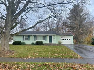 704 RUMSON Road, Greece, NY 14616