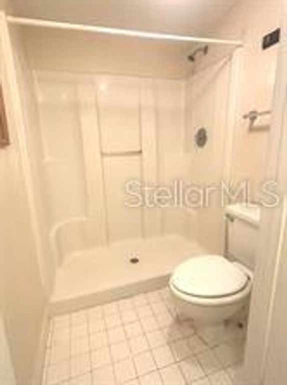 Image 9 of property listing at 800 COVE CAY DRIVE 1F, Clearwater, FL 33760