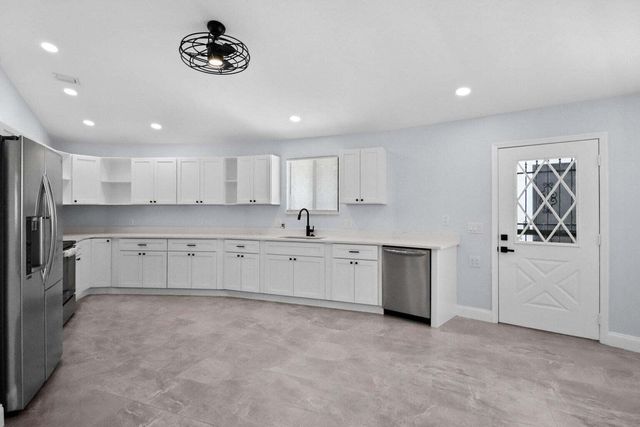 6300 SE Phillips Bend Avenue, Stuart, FL 34997