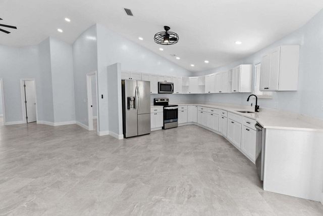 6300 SE Phillips Bend Avenue, Stuart, FL 34997