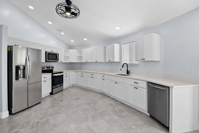 6300 SE Phillips Bend Avenue, Stuart, FL 34997