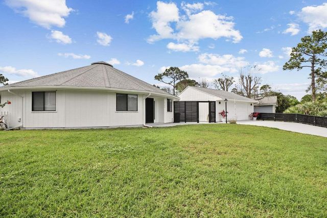 6300 SE Phillips Bend Avenue, Stuart, FL 34997