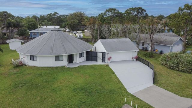 6300 SE Phillips Bend Avenue, Stuart, FL 34997