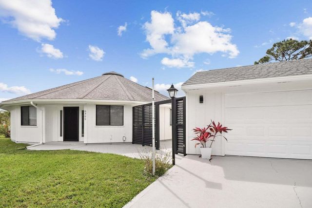 6300 SE Phillips Bend Avenue, Stuart, FL 34997