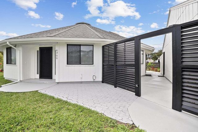 6300 SE Phillips Bend Avenue, Stuart, FL 34997