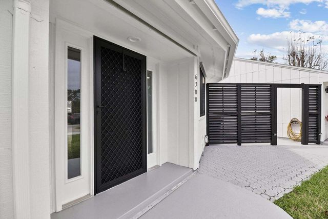 6300 SE Phillips Bend Avenue, Stuart, FL 34997