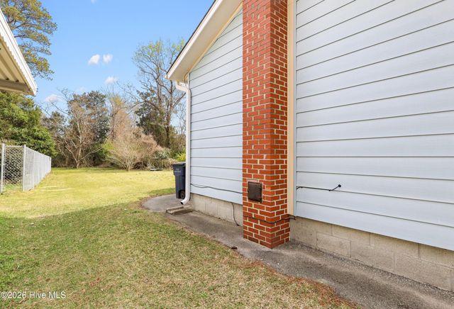 706 Seminole Trail, Jacksonville, NC 28540