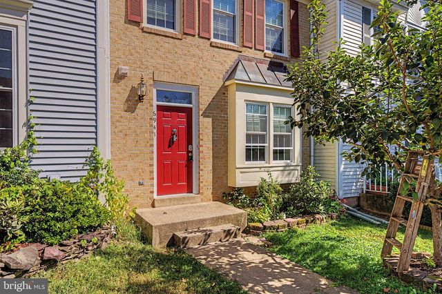 6941 COMPTON LN, Centreville, VA 20121