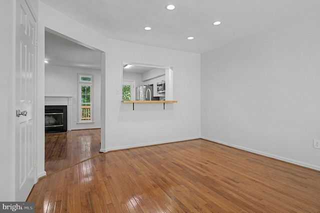 6941 COMPTON LN, Centreville, VA 20121