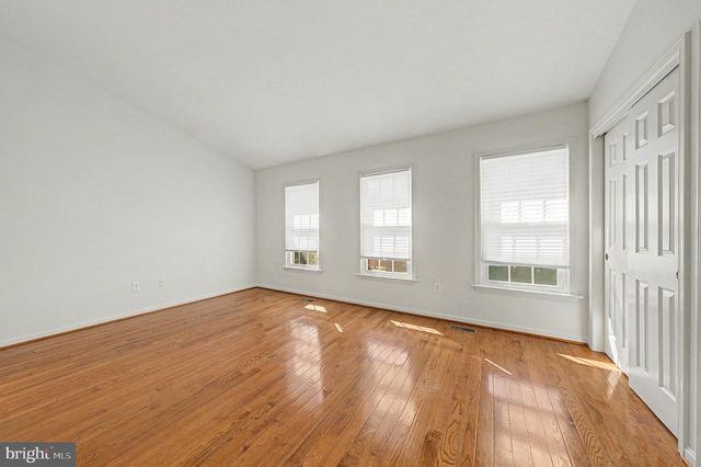 6941 COMPTON LN, Centreville, VA 20121