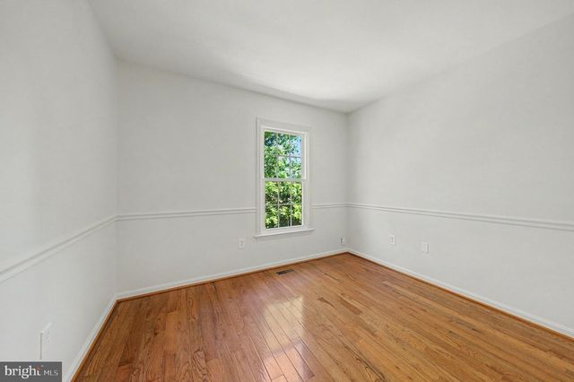6941 COMPTON LN, Centreville, VA 20121