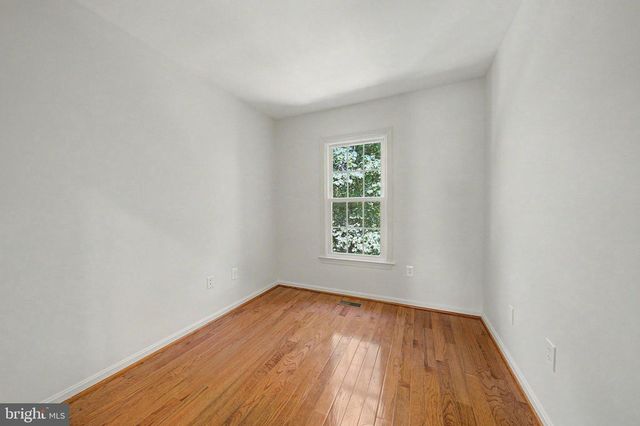 6941 COMPTON LN, Centreville, VA 20121