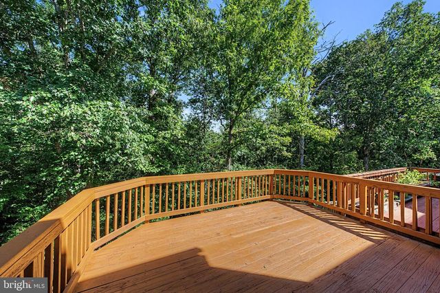 6941 COMPTON LN, Centreville, VA 20121