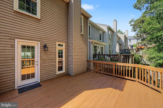 6941 COMPTON LN, Centreville, VA 20121