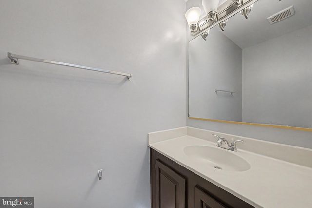 6941 COMPTON LN, Centreville, VA 20121