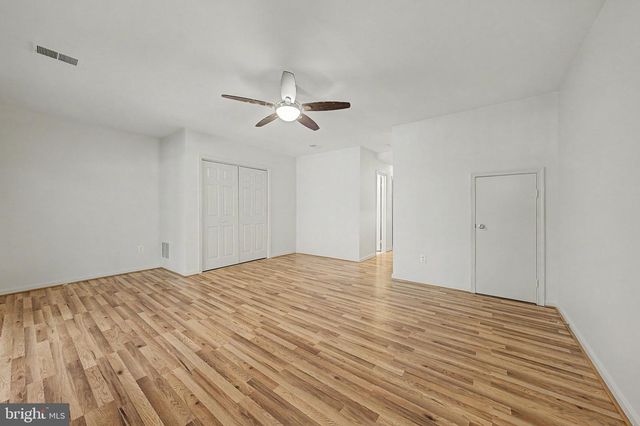 6941 COMPTON LN, Centreville, VA 20121