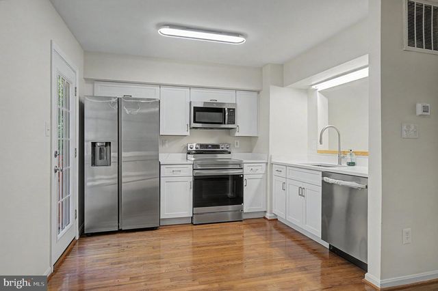 6941 COMPTON LN, Centreville, VA 20121