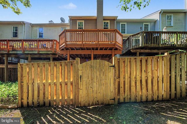 6941 COMPTON LN, Centreville, VA 20121