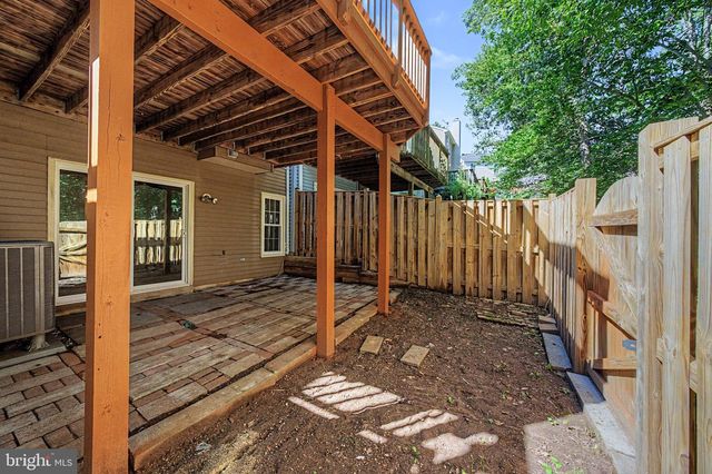6941 COMPTON LN, Centreville, VA 20121