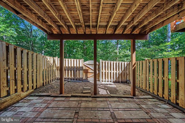 6941 COMPTON LN, Centreville, VA 20121