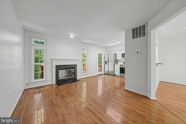6941 COMPTON LN, Centreville, VA 20121