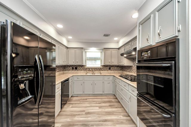 2804 Shady Creek Drive, Pearland, TX 77581