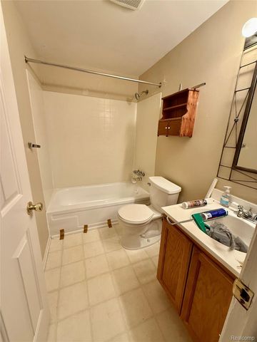 1920 Jan Court 29, Canton Charter Township, MI 48187