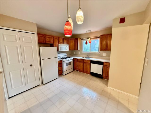1920 Jan Court 29, Canton Charter Township, MI 48187
