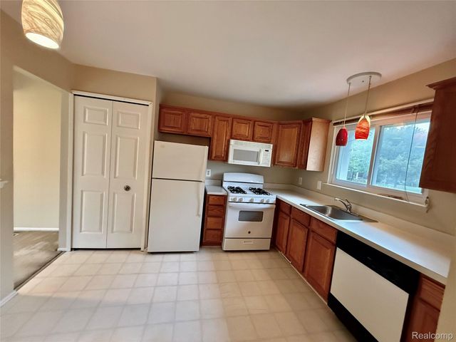 1920 Jan Court 29, Canton Charter Township, MI 48187