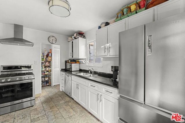 836 Hilldale Avenue, West Hollywood, CA 90069