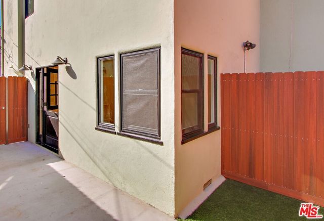 836 Hilldale Avenue, West Hollywood, CA 90069