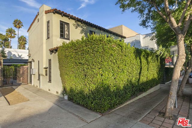 836 Hilldale Avenue, West Hollywood, CA 90069