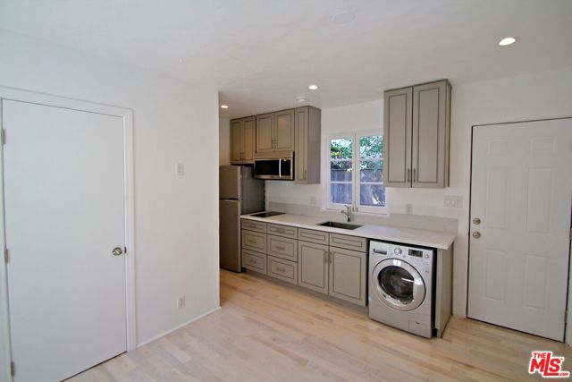 836 Hilldale Avenue, West Hollywood, CA 90069