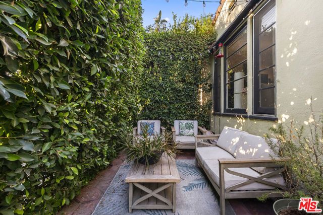 836 Hilldale Avenue, West Hollywood, CA 90069