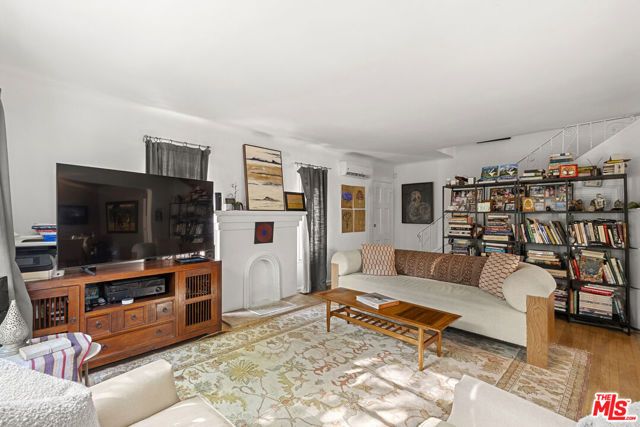 836 Hilldale Avenue, West Hollywood, CA 90069