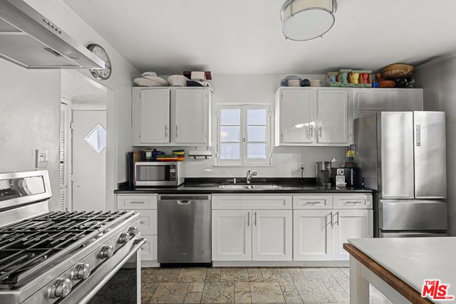 836 Hilldale Avenue, West Hollywood, CA 90069