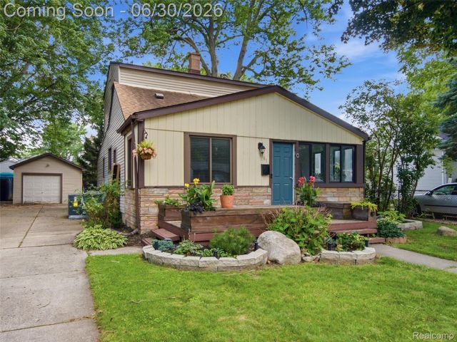 141 W Meyers Avenue, Hazel Park, MI 48030